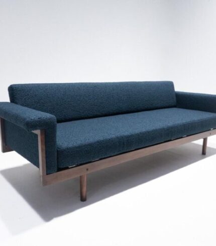 naeko-sofa-by-kazuhide-takahama-1957-2.jpg