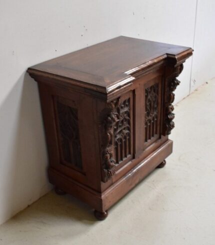 small-renaissance-style-landing-linen-chest-in-oak-late-19th-century-2.jpg